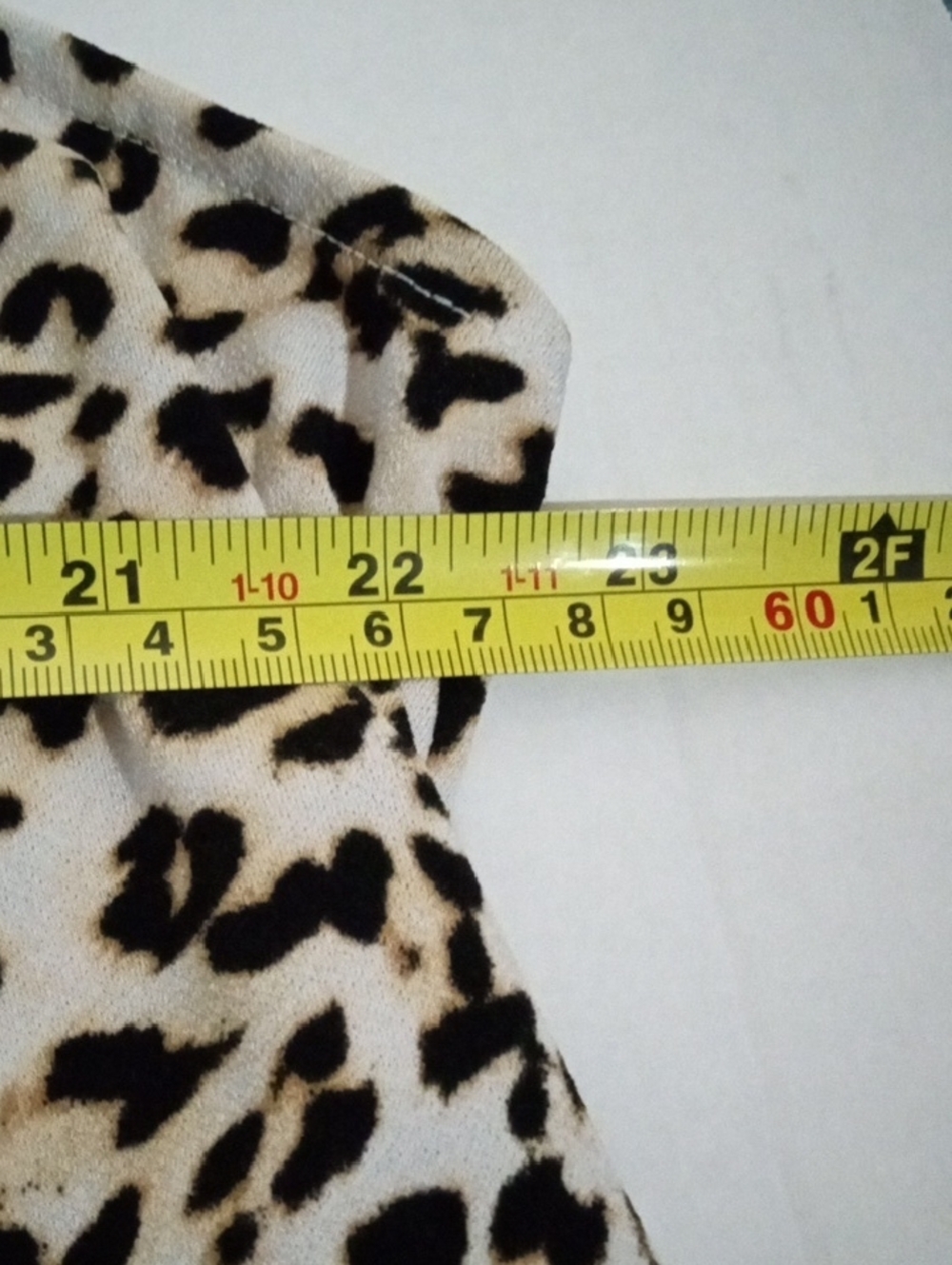 Banana Republic Leopard Print Sleeveless Keyhole Halter Top with Tie Behind Neck - Picture 6 of 9